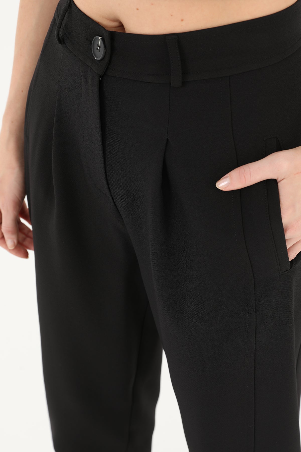 Kadın Önden Pleli Paçası Düğmeli Pantolon - 18123PNT