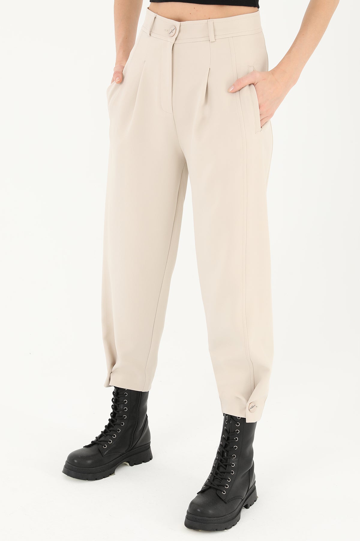 Kadın Önden Pleli Paçası Düğmeli Pantolon - 18123PNT