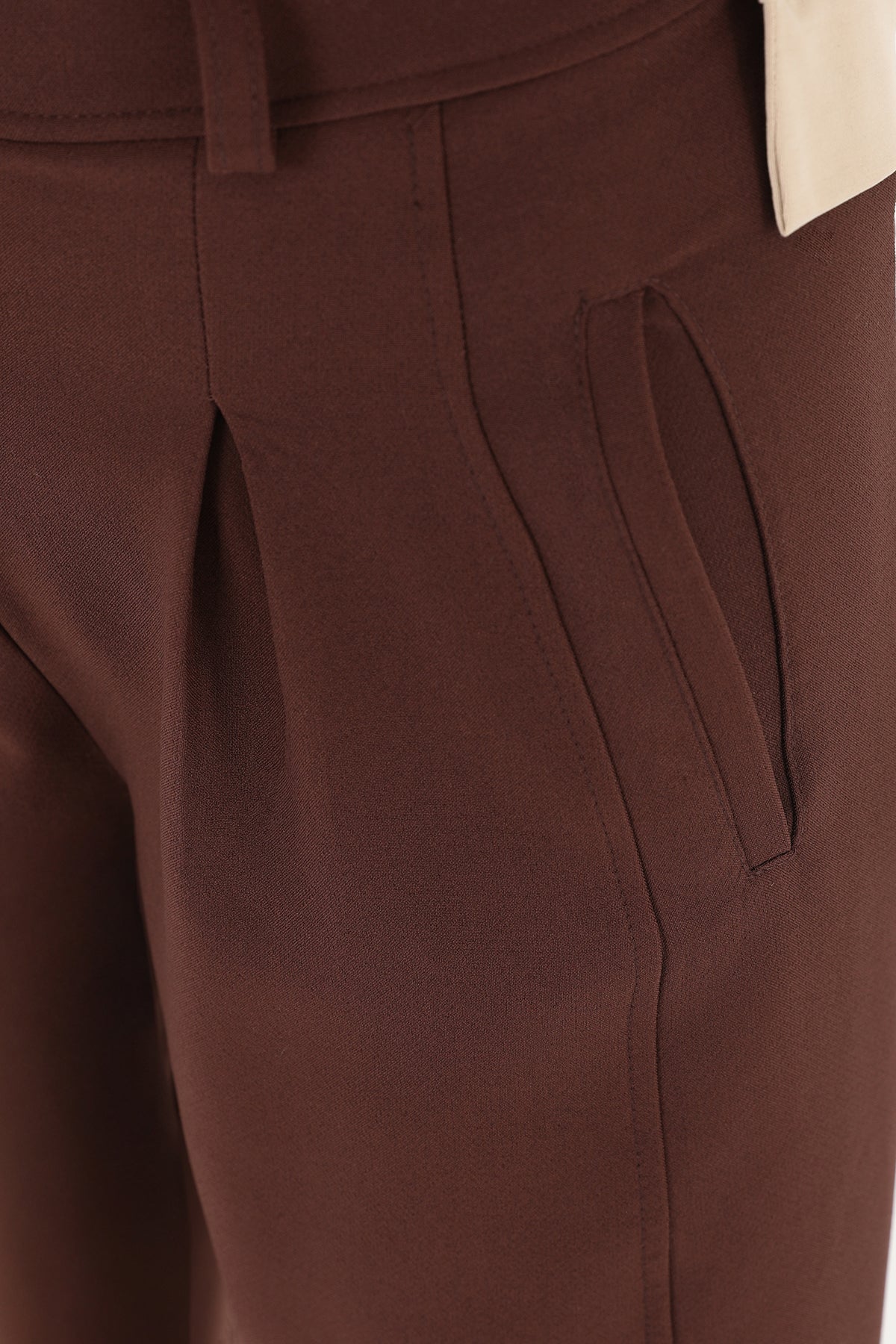 Kadın Önden Pleli Paçası Düğmeli Pantolon - 18123PNT