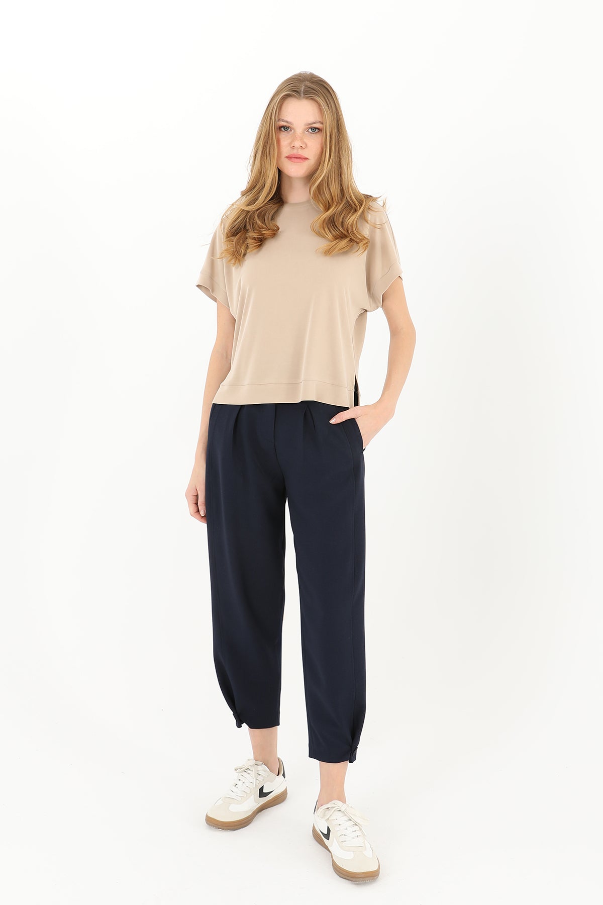 Kadın Önden Pleli Paçası Düğmeli Pantolon - 18123PNT