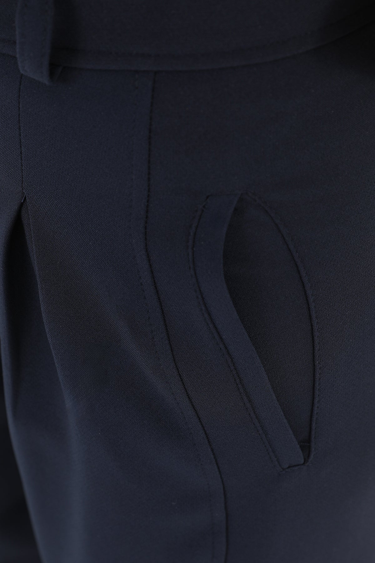 Kadın Önden Pleli Paçası Düğmeli Pantolon - 18123PNT