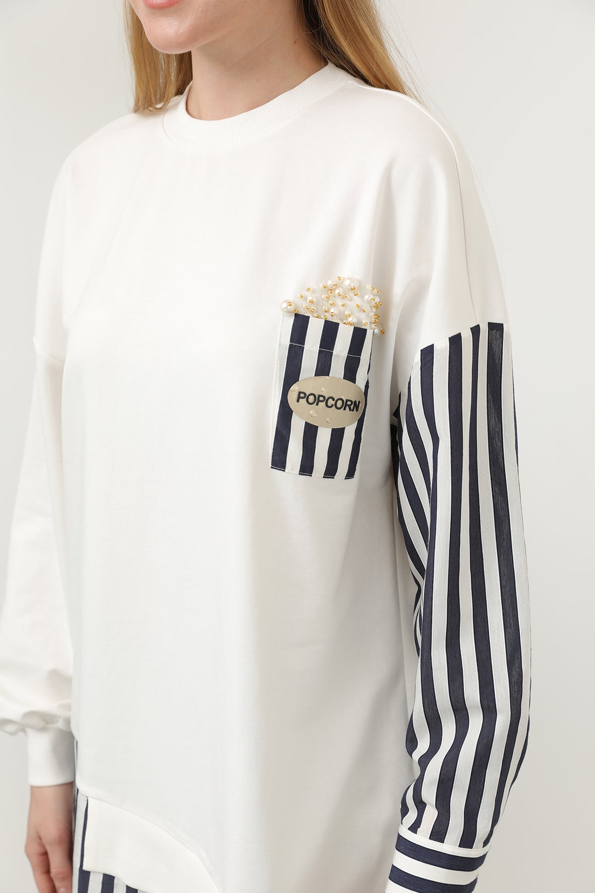 Kadın Önü Pop Corn Baskılı ve Boncuk İşlemeli Çizgi Garnili Tunik - 10651TUN