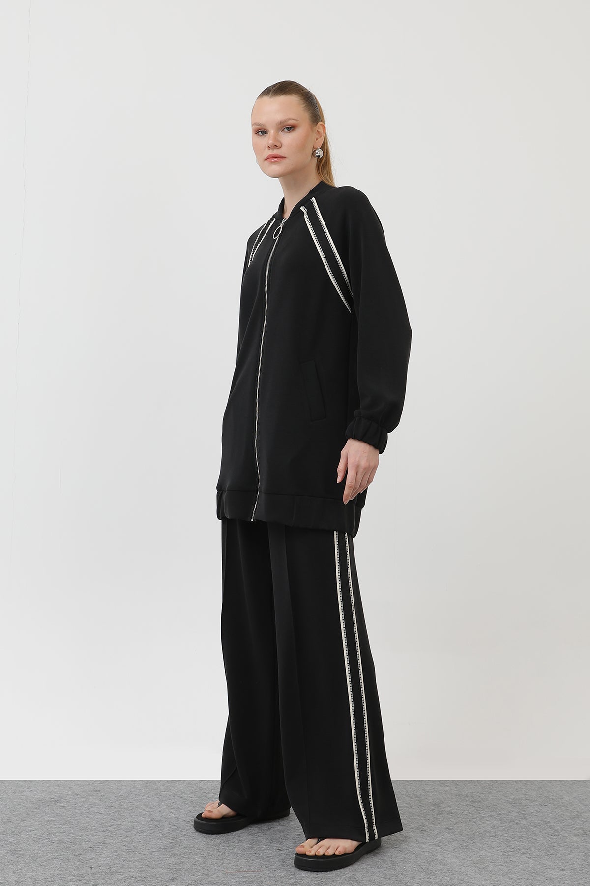 Kadın Fermuarlı Omuzu Hazır Şerit Detaylı Pantolonlu Takım - 14290TKS