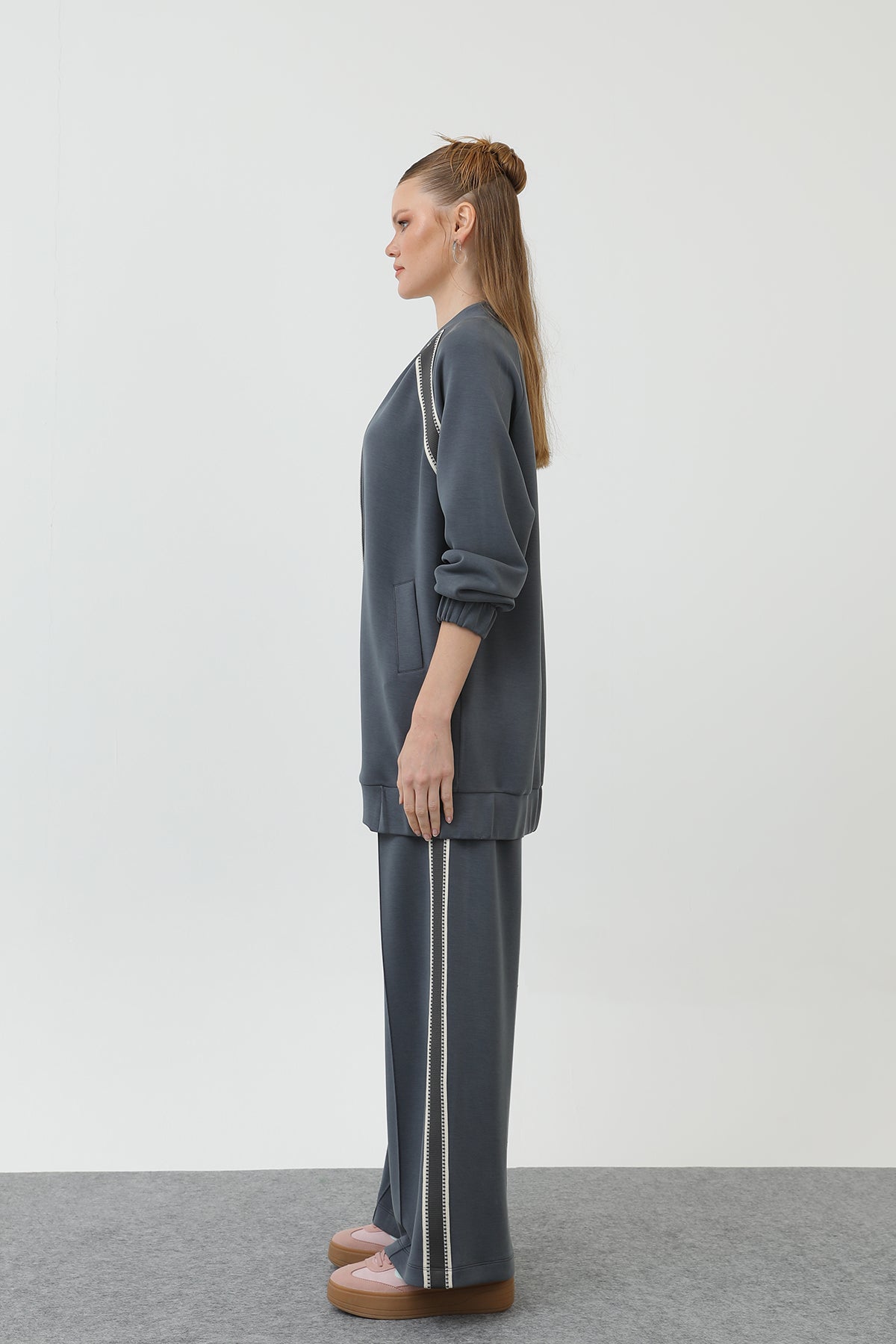 Kadın Fermuarlı Omuzu Hazır Şerit Detaylı Pantolonlu Takım - 14290TKS