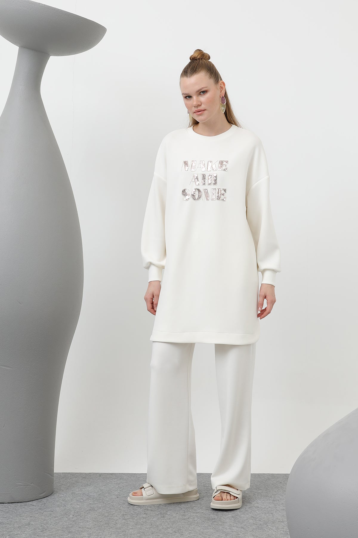 Kadın Önü Taş Ve Pul İşleme Yazılı Ve Pantolonlu Takım - 14300TKS