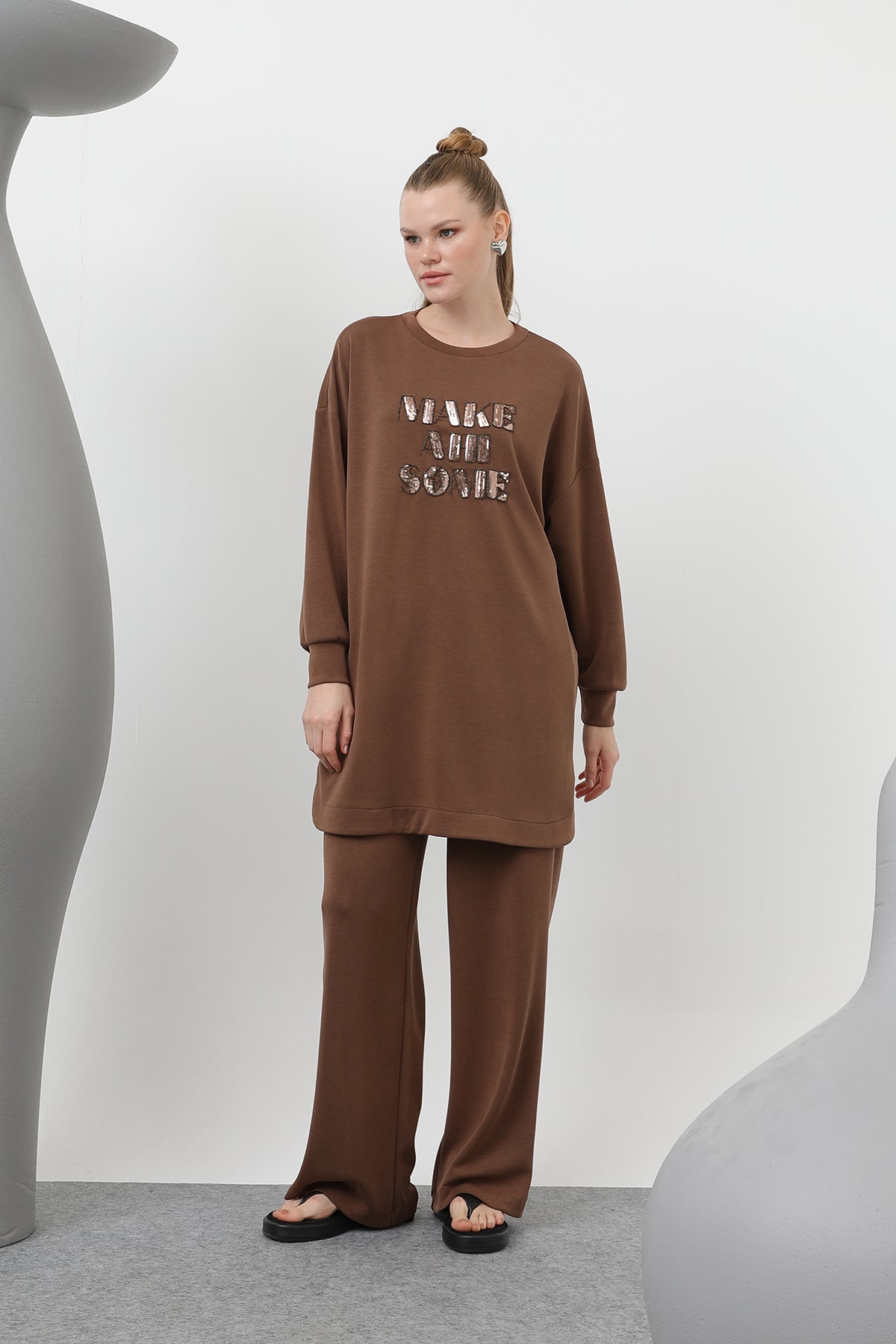 Kadın Önü Taş Ve Pul İşleme Yazılı Ve Pantolonlu Takım - 14300TKS