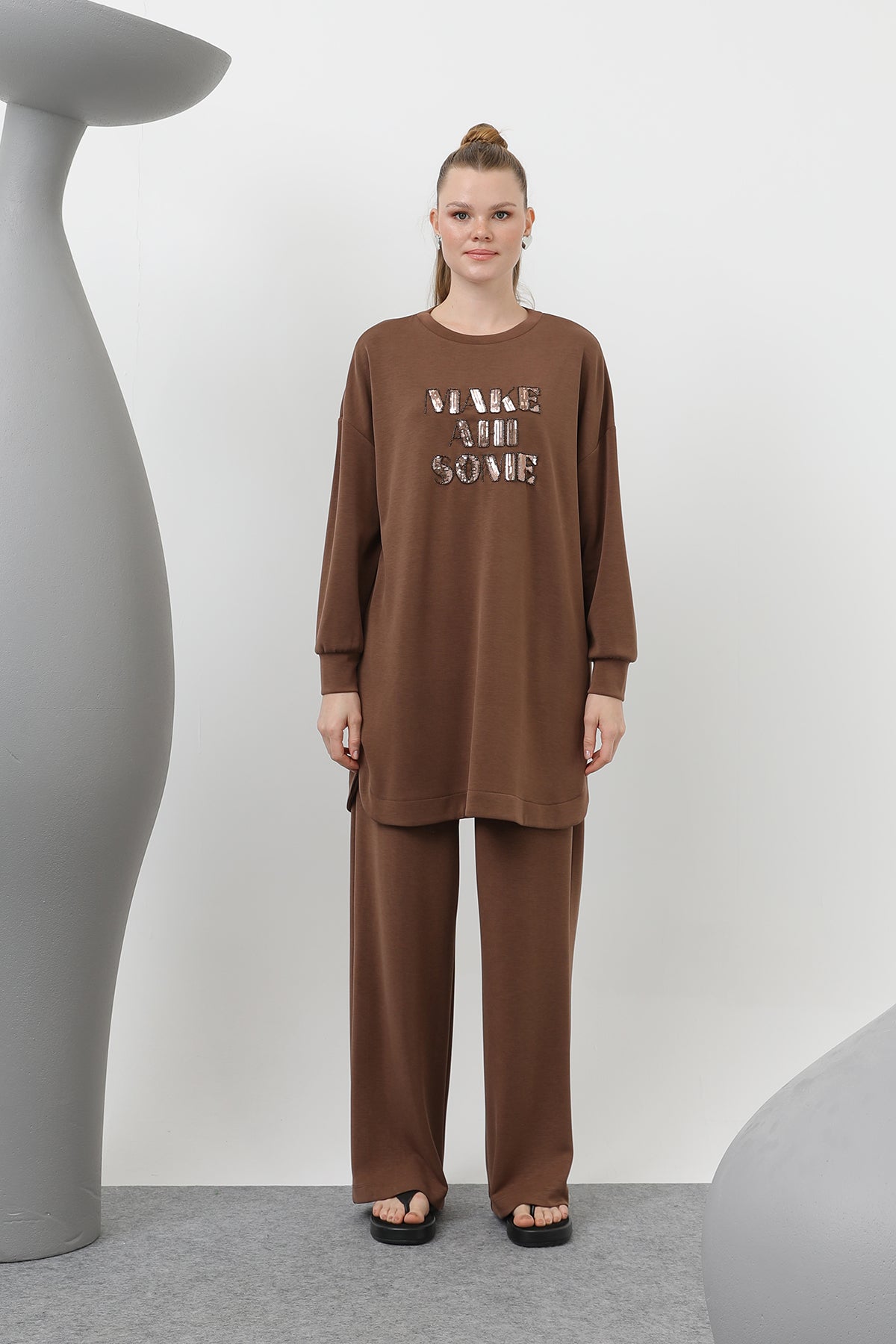 Kadın Önü Taş Ve Pul İşleme Yazılı Ve Pantolonlu Takım - 14300TKS