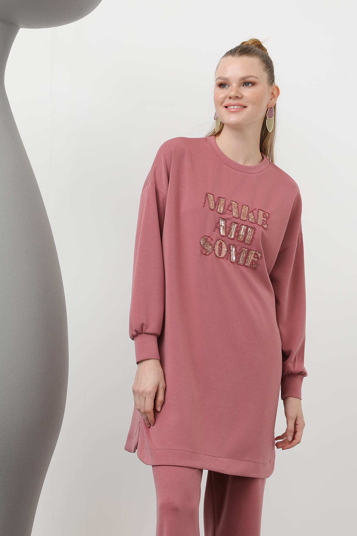 Kadın Önü Taş Ve Pul İşleme Yazılı Ve Pantolonlu Takım - 14300TKS