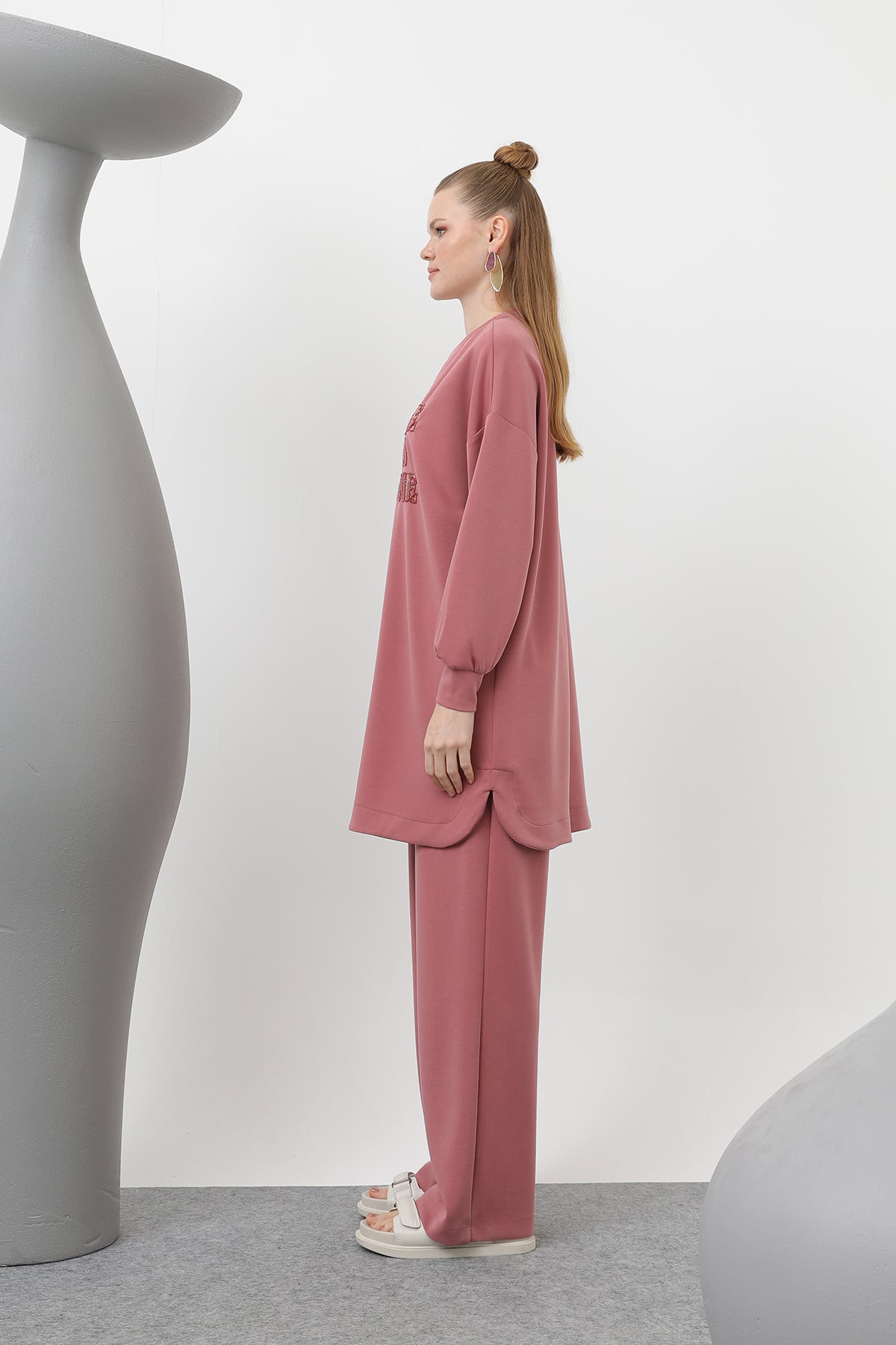 Kadın Önü Taş Ve Pul İşleme Yazılı Ve Pantolonlu Takım - 14300TKS