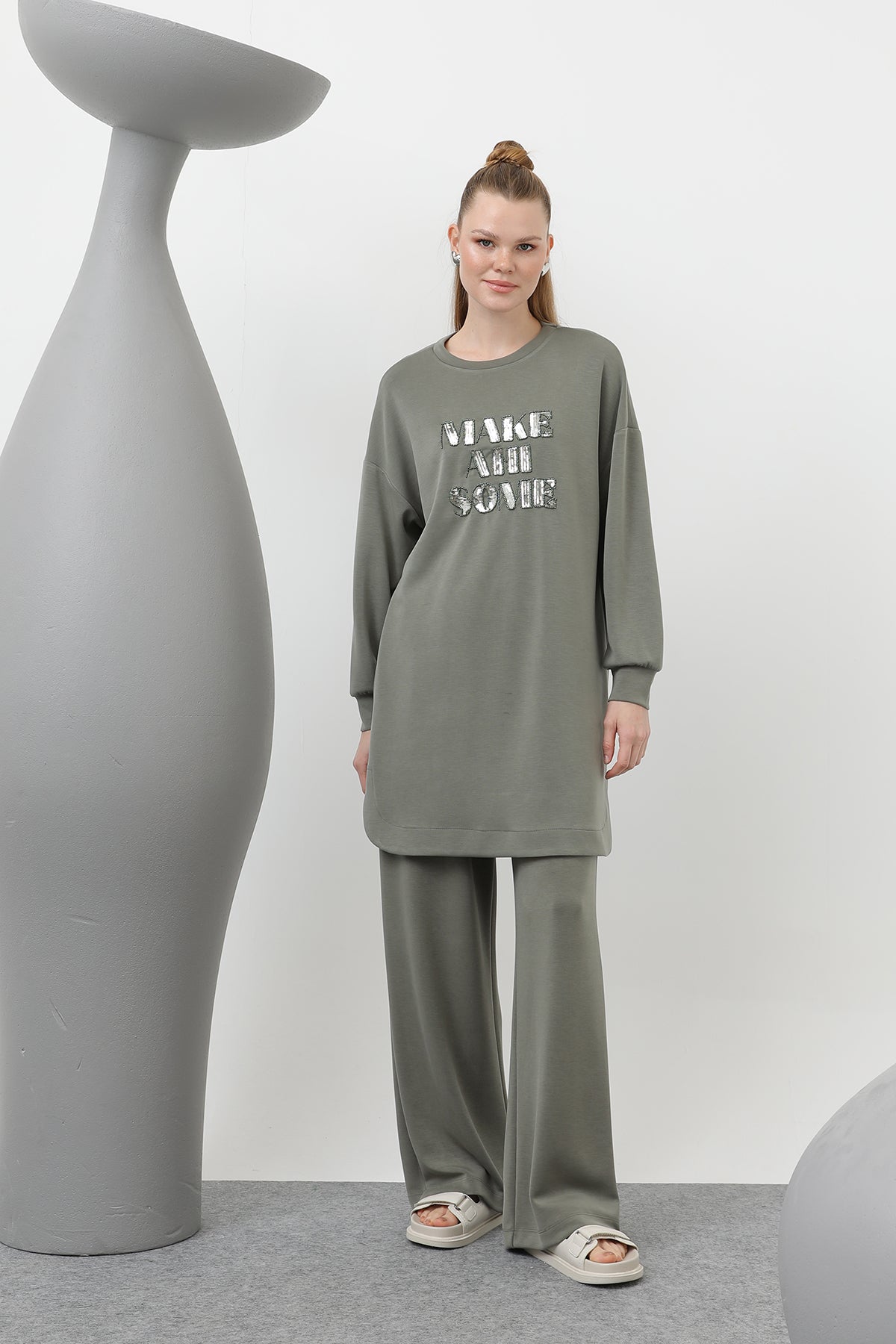 Kadın Önü Taş Ve Pul İşleme Yazılı Ve Pantolonlu Takım - 14300TKS