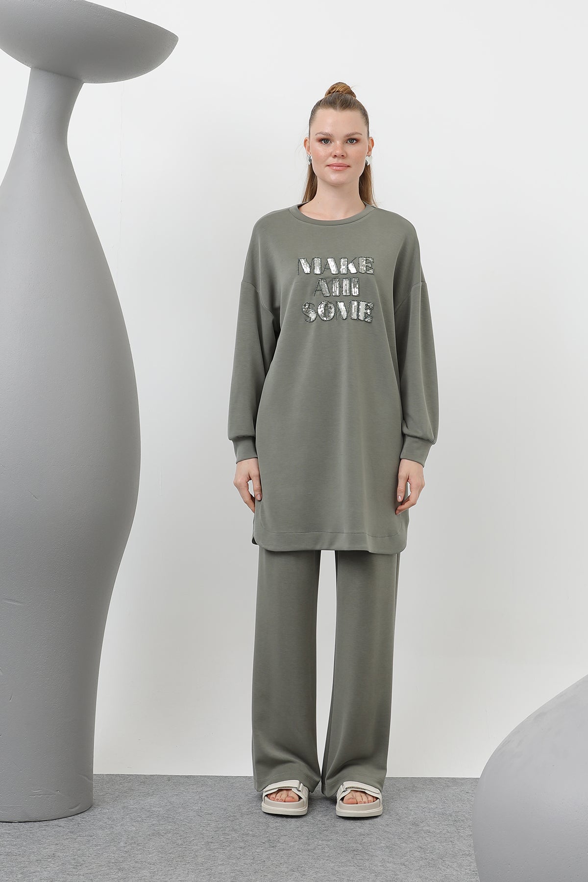 Kadın Önü Taş Ve Pul İşleme Yazılı Ve Pantolonlu Takım - 14300TKS