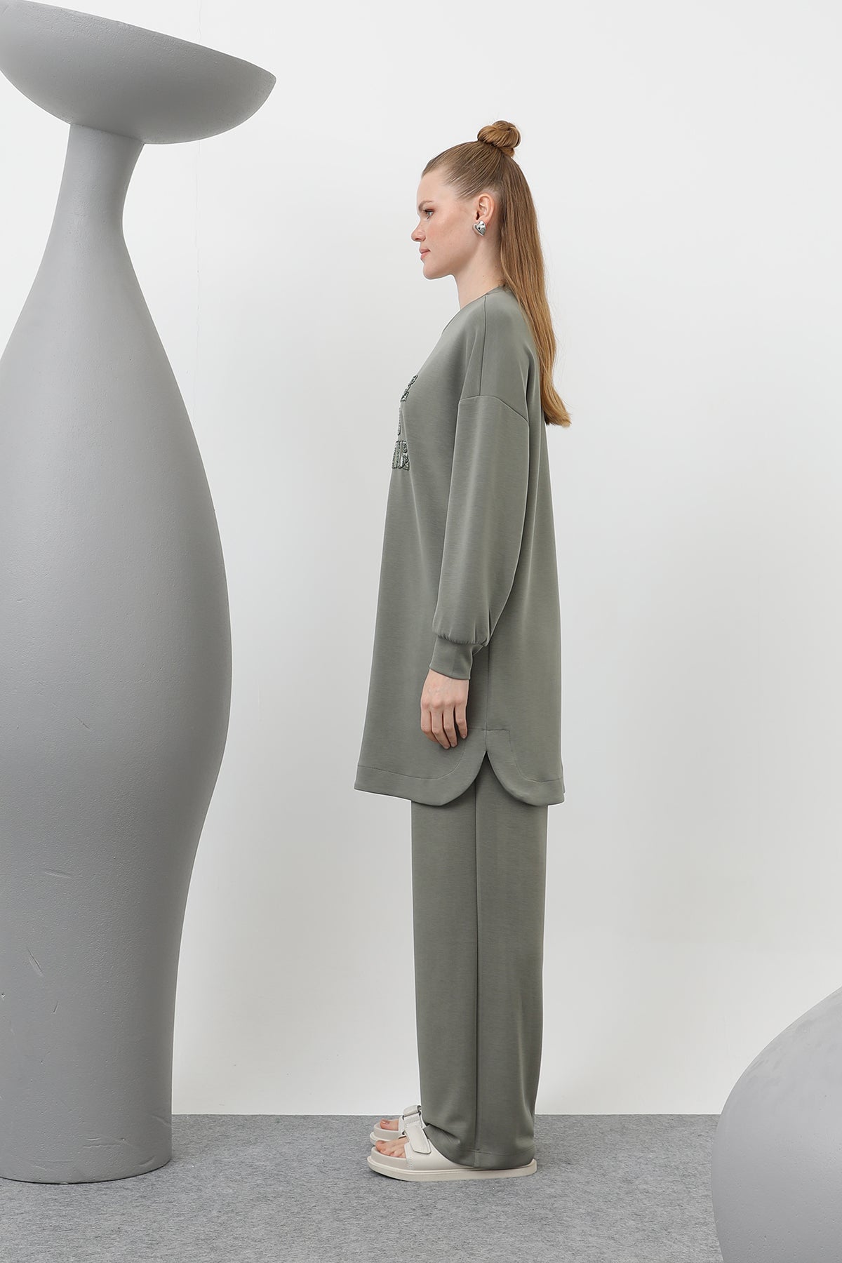 Kadın Önü Taş Ve Pul İşleme Yazılı Ve Pantolonlu Takım - 14300TKS