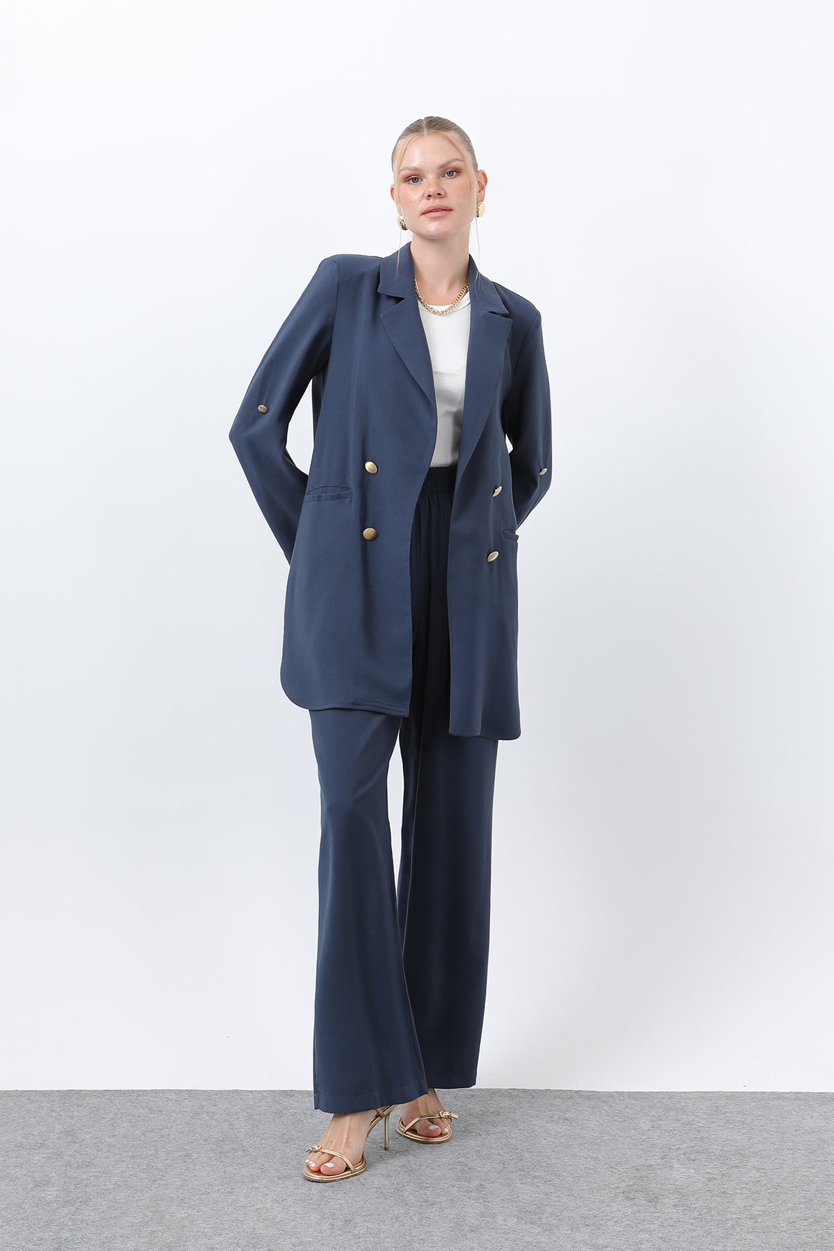 Kadın Düğme Detaylı Pantolonlu Blazer Ceket Takım - 14321TKM