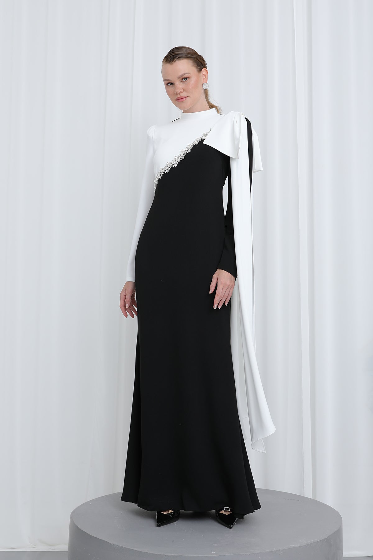 Kadın Tek Omuz Aksesuarlı Taş Detaylı Tesettür Abiye Elbise-17026ELB