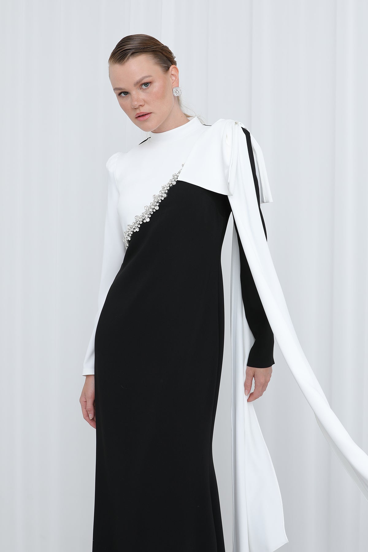 Kadın Tek Omuz Aksesuarlı Taş Detaylı Tesettür Abiye Elbise-17026ELB