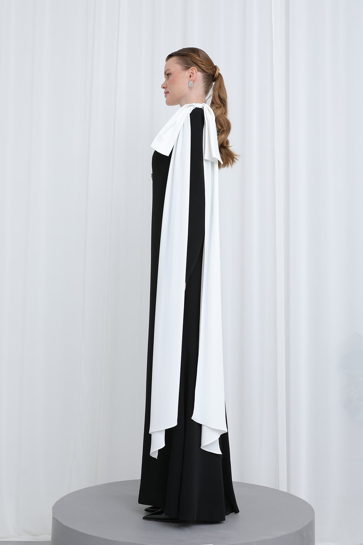 Kadın Tek Omuz Aksesuarlı Taş Detaylı Tesettür Abiye Elbise-17026ELB