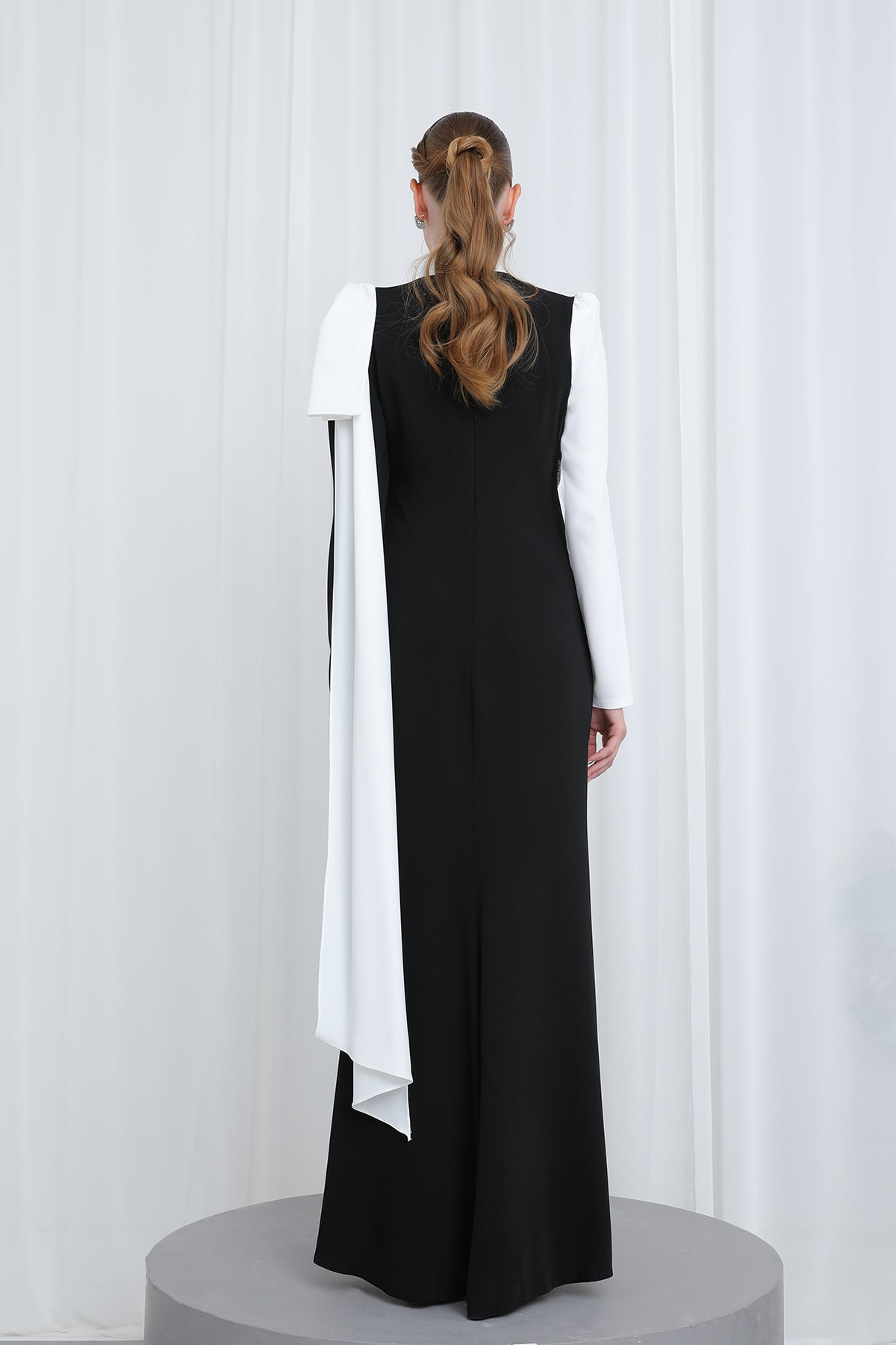 Kadın Tek Omuz Aksesuarlı Taş Detaylı Tesettür Abiye Elbise-17026ELB