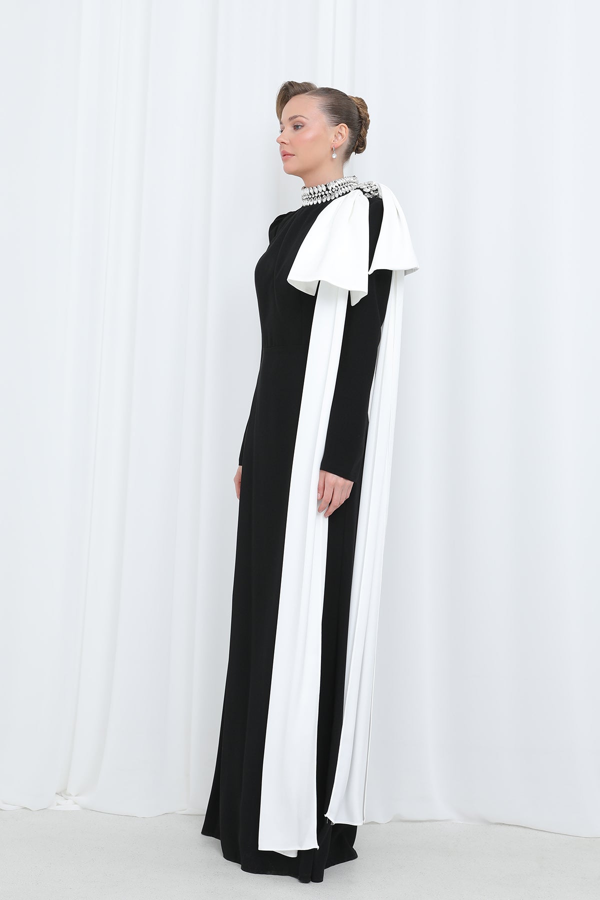 Kadın İnci Yaka Detaylı Fiyonk Aksesuarlı Tesettür Abiye Elbise-17300ELB