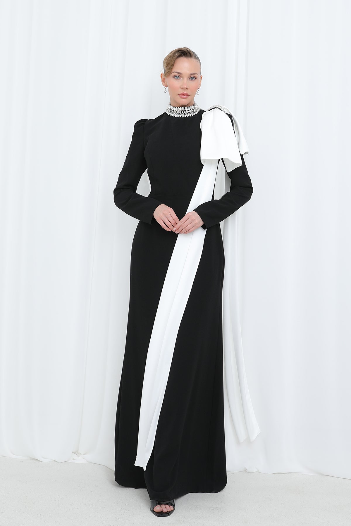 Kadın İnci Yaka Detaylı Fiyonk Aksesuarlı Tesettür Abiye Elbise-17300ELB