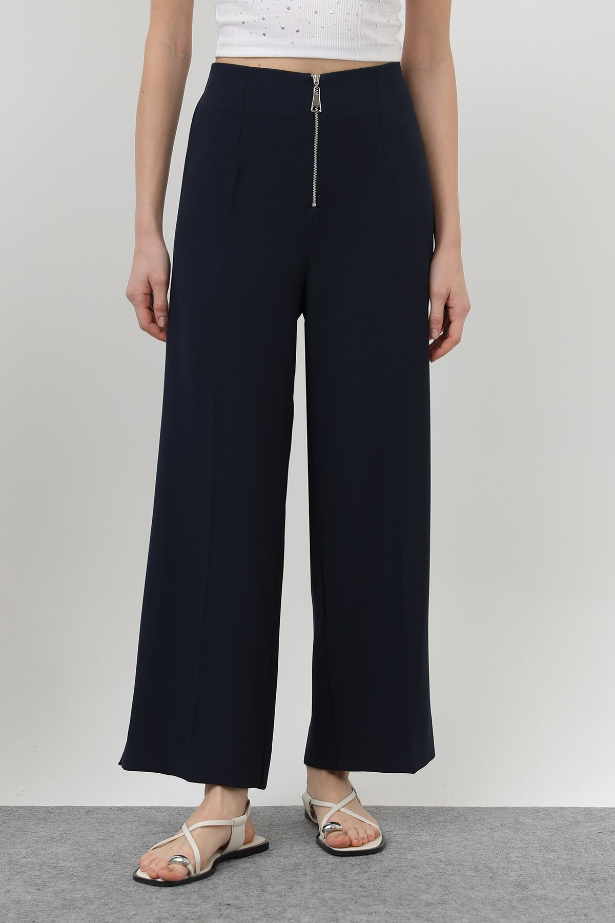 Kadın Fermuar Detaylı Pensli Pantolon- 18228PNT