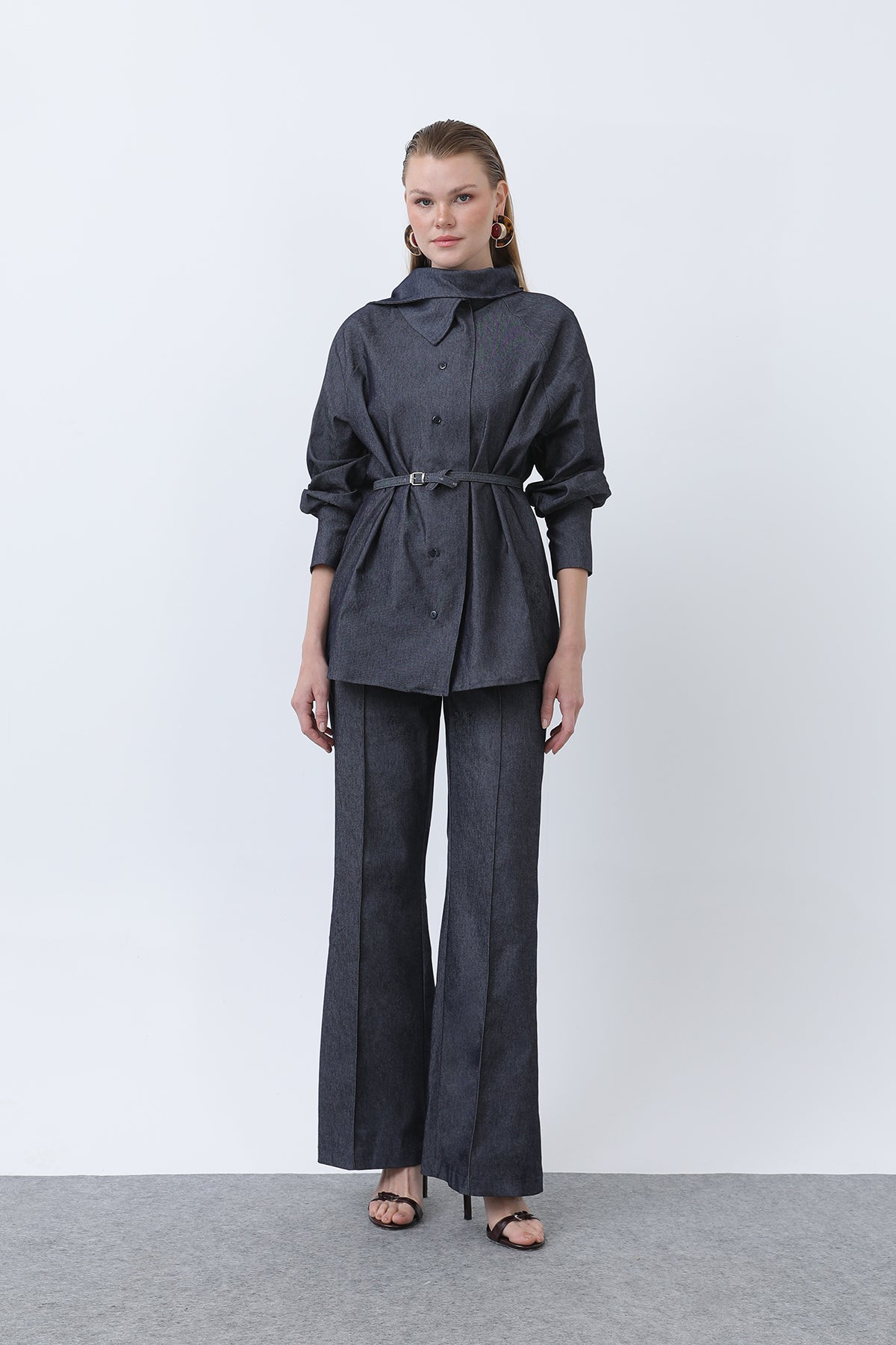 Kadın Kruvaze Yaka Kemer Detaylı Pantolonlu Denim Takım - 20652TKS