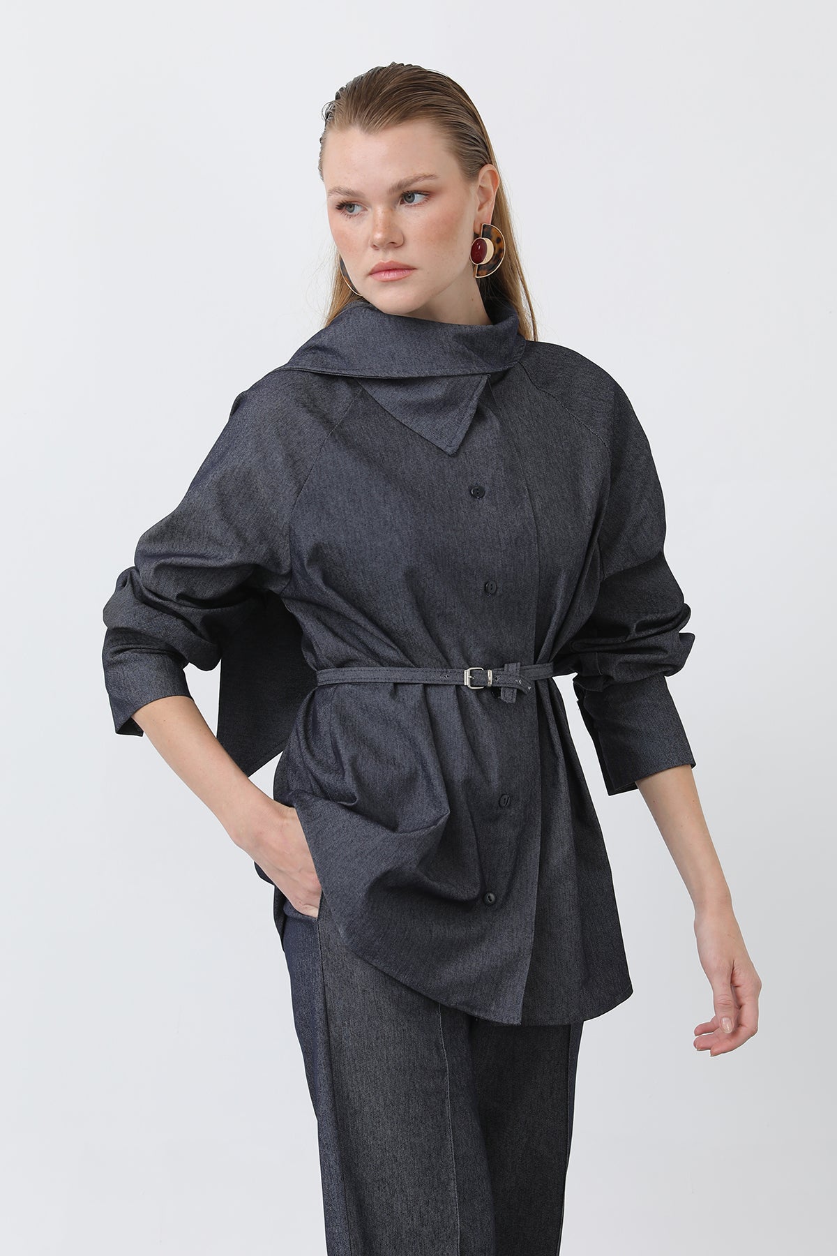 Kadın Kruvaze Yaka Kemer Detaylı Pantolonlu Denim Takım - 20652TKS