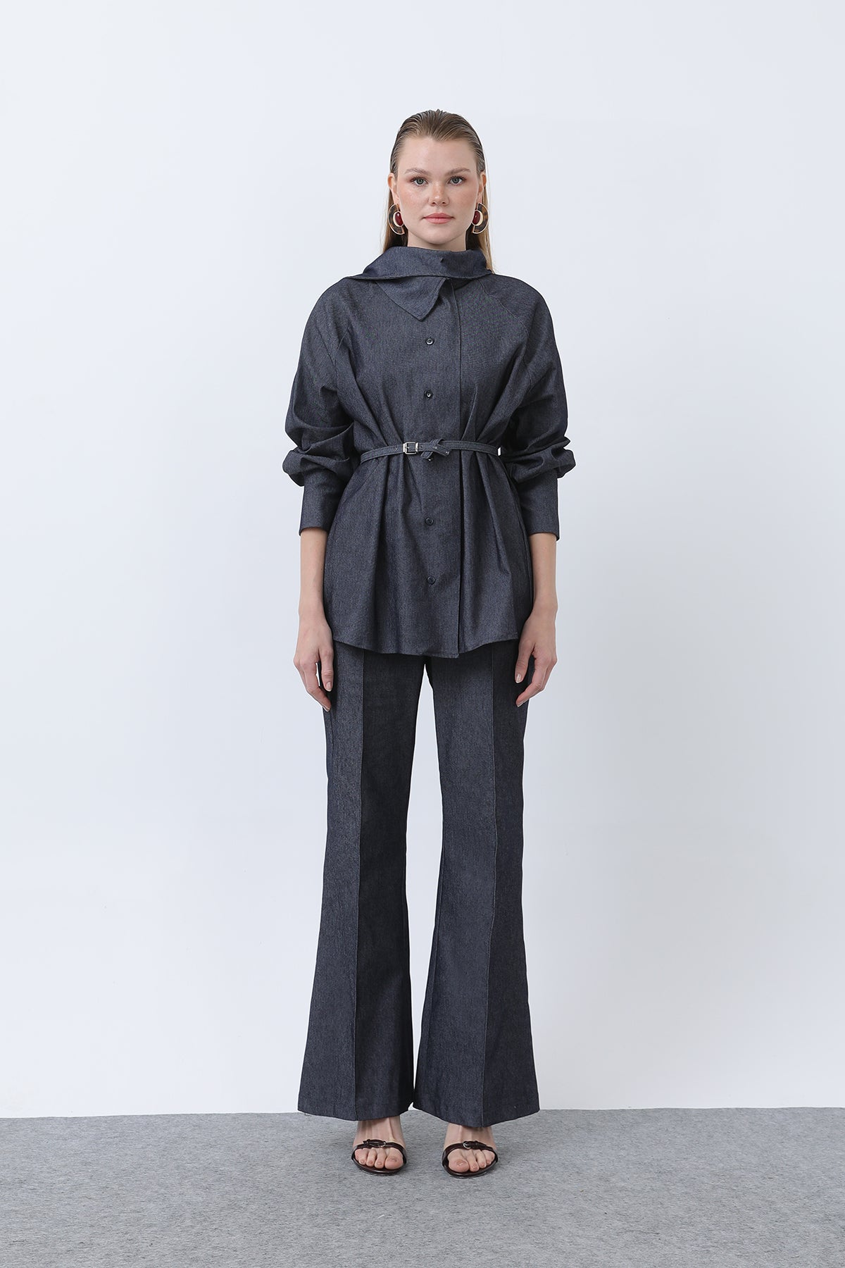 Kadın Kruvaze Yaka Kemer Detaylı Pantolonlu Denim Takım - 20652TKS