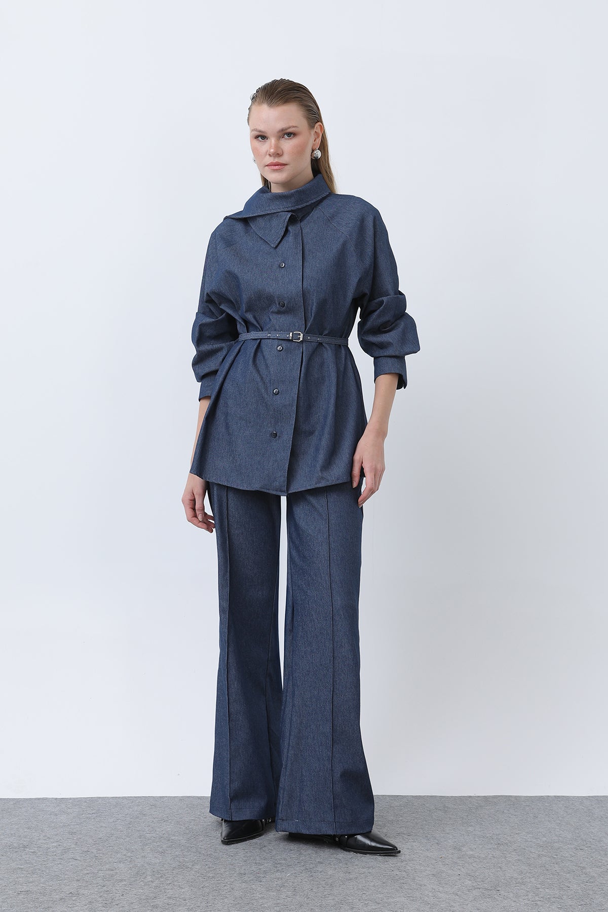 Kadın Kruvaze Yaka Kemer Detaylı Pantolonlu Denim Takım - 20652TKS