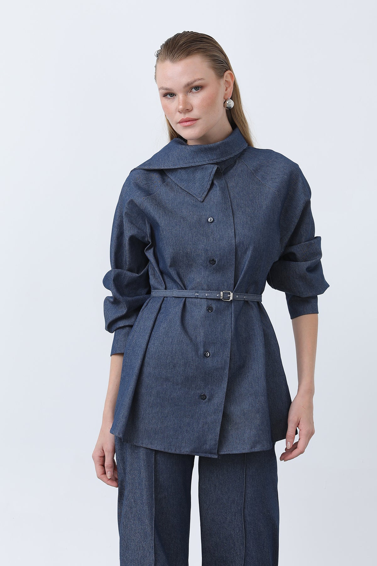 Kadın Kruvaze Yaka Kemer Detaylı Pantolonlu Denim Takım - 20652TKS