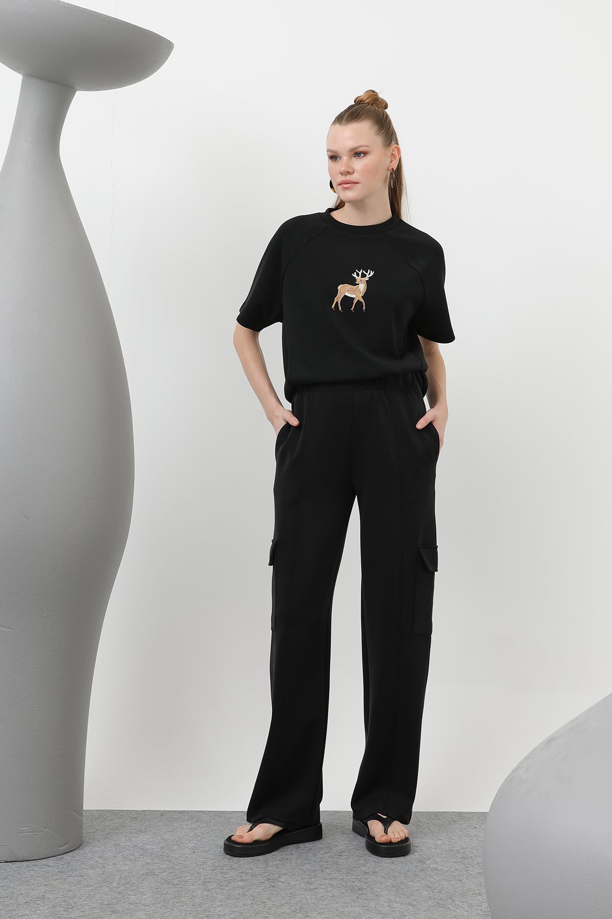 Kadın Ön Geyik Nakışlı Tshirt - 32119TSH