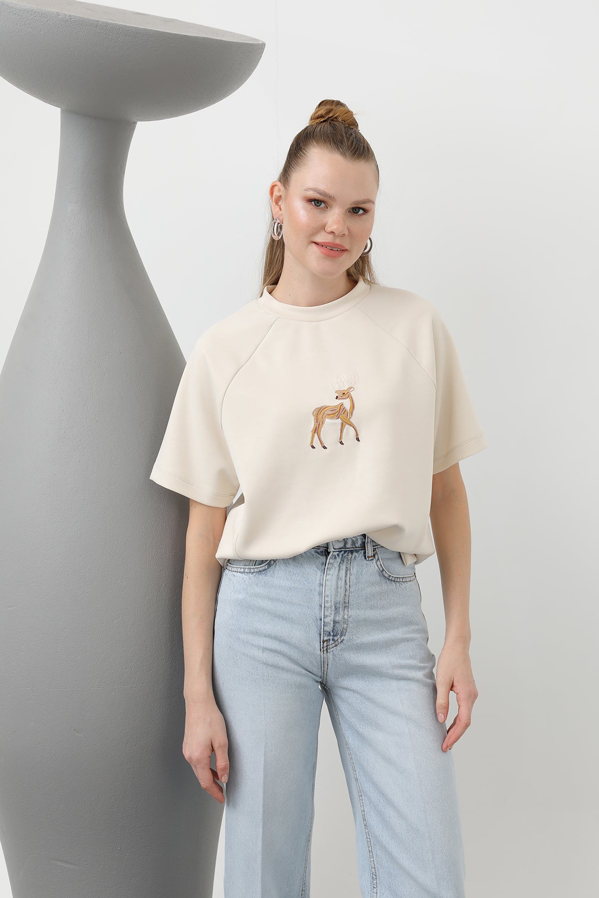 Kadın Ön Geyik Nakışlı Tshirt - 32119TSH