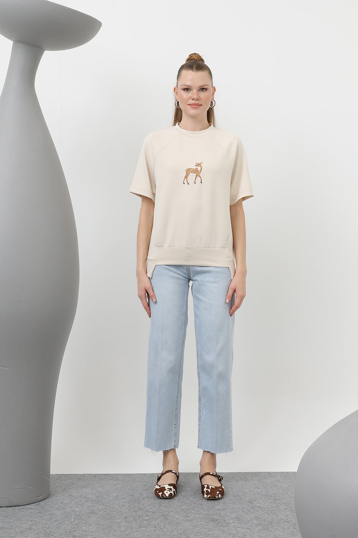 Kadın Ön Geyik Nakışlı Tshirt - 32119TSH