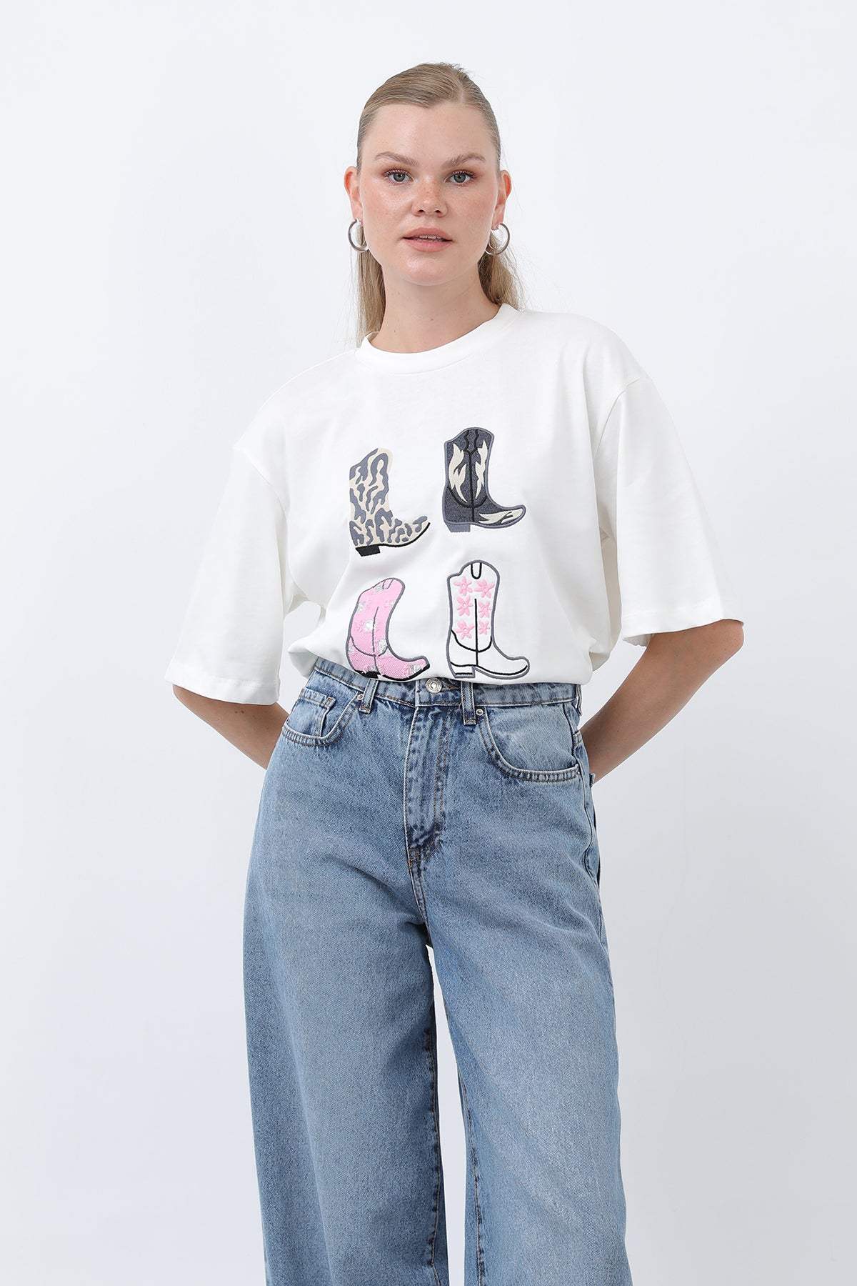 Kadın Kovboy Çizme Nakışlı Tişört