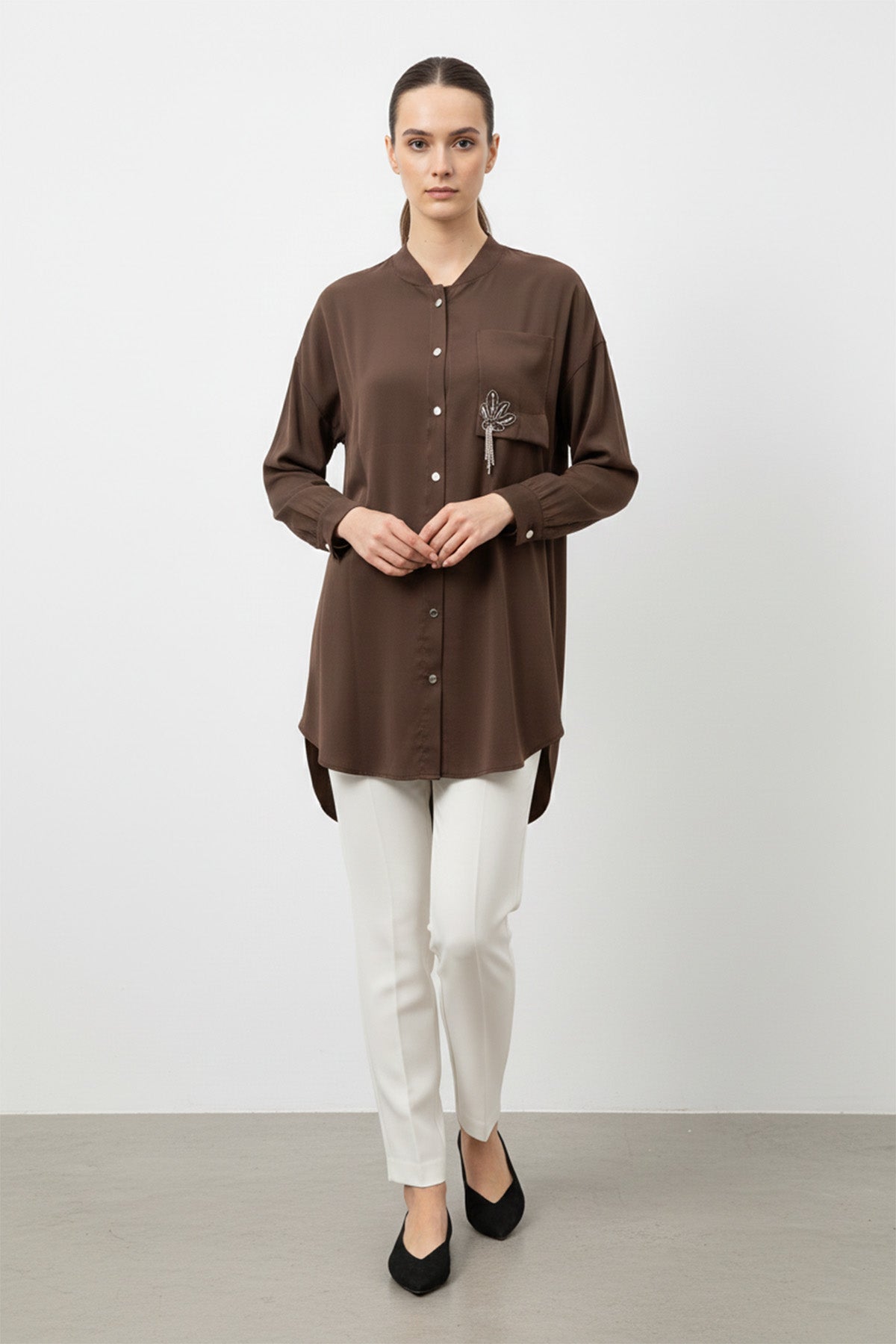 Kadın Düğmeli Uzun Tunik – Rahat Kesim, Broş Detaylı Şık Tasarım-10763