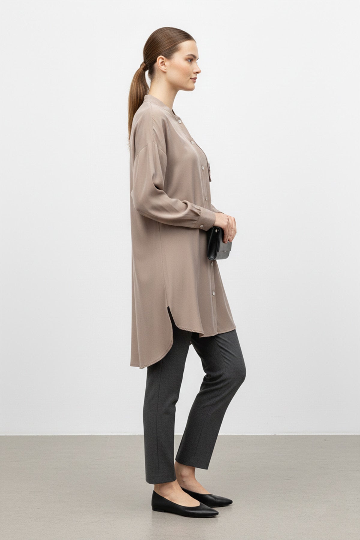 Kadın Düğmeli Uzun Tunik – Rahat Kesim, Broş Detaylı Şık Tasarım-10763