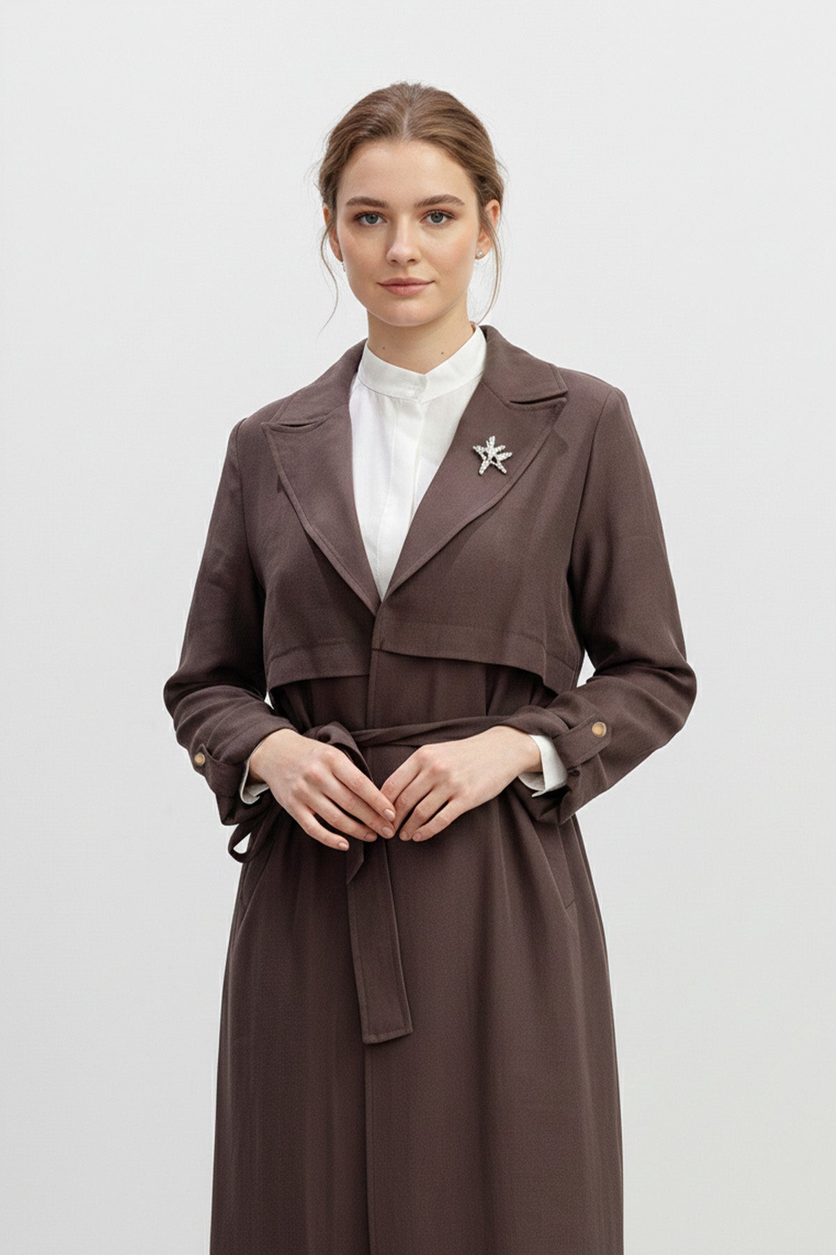 Kadın Broş Detaylı Kemerli Midi Boy Trençkot-15250TRC