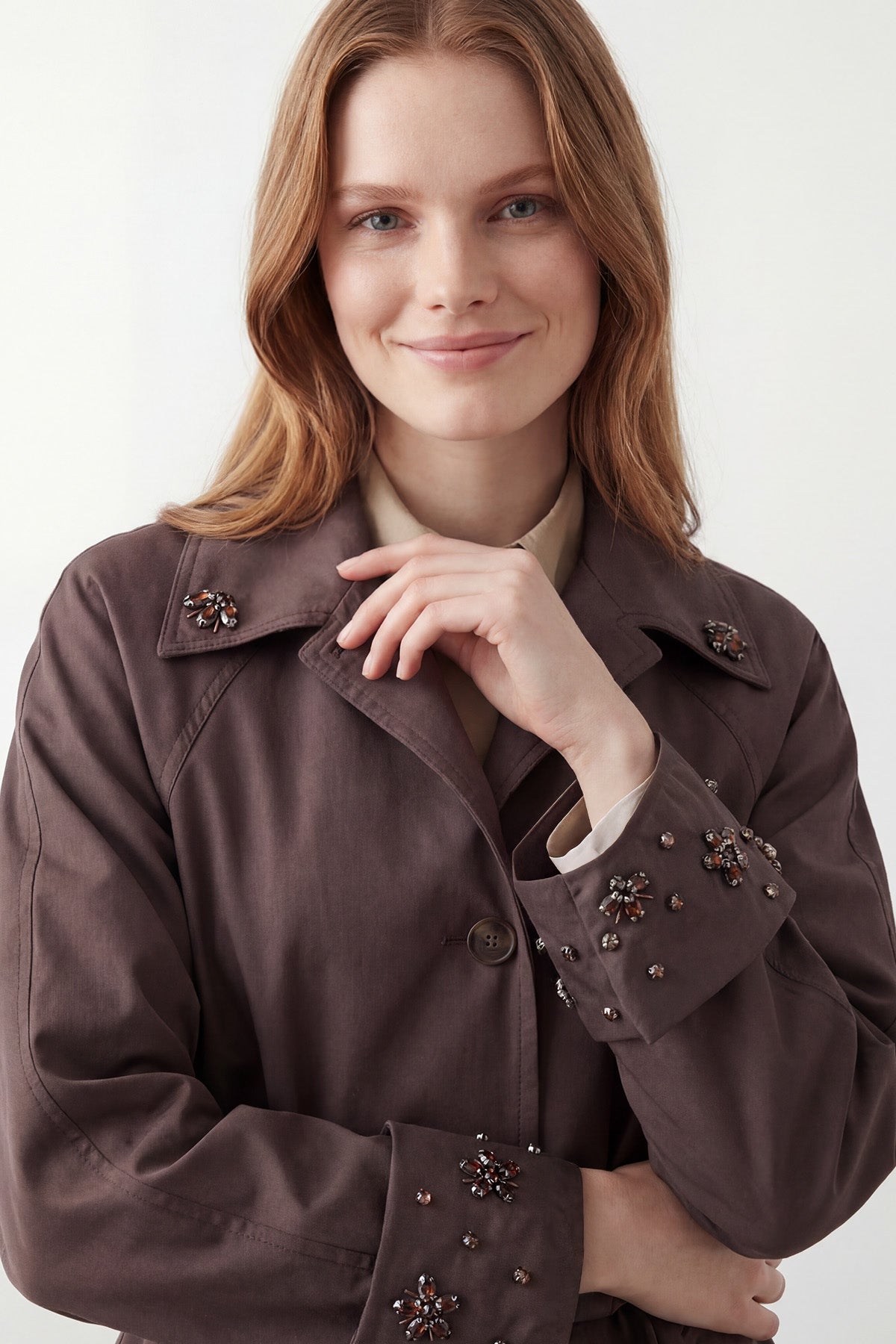 Kadın Yaka ve Kol İşlemeli Kuşaklı Trençkot – 15265TRC