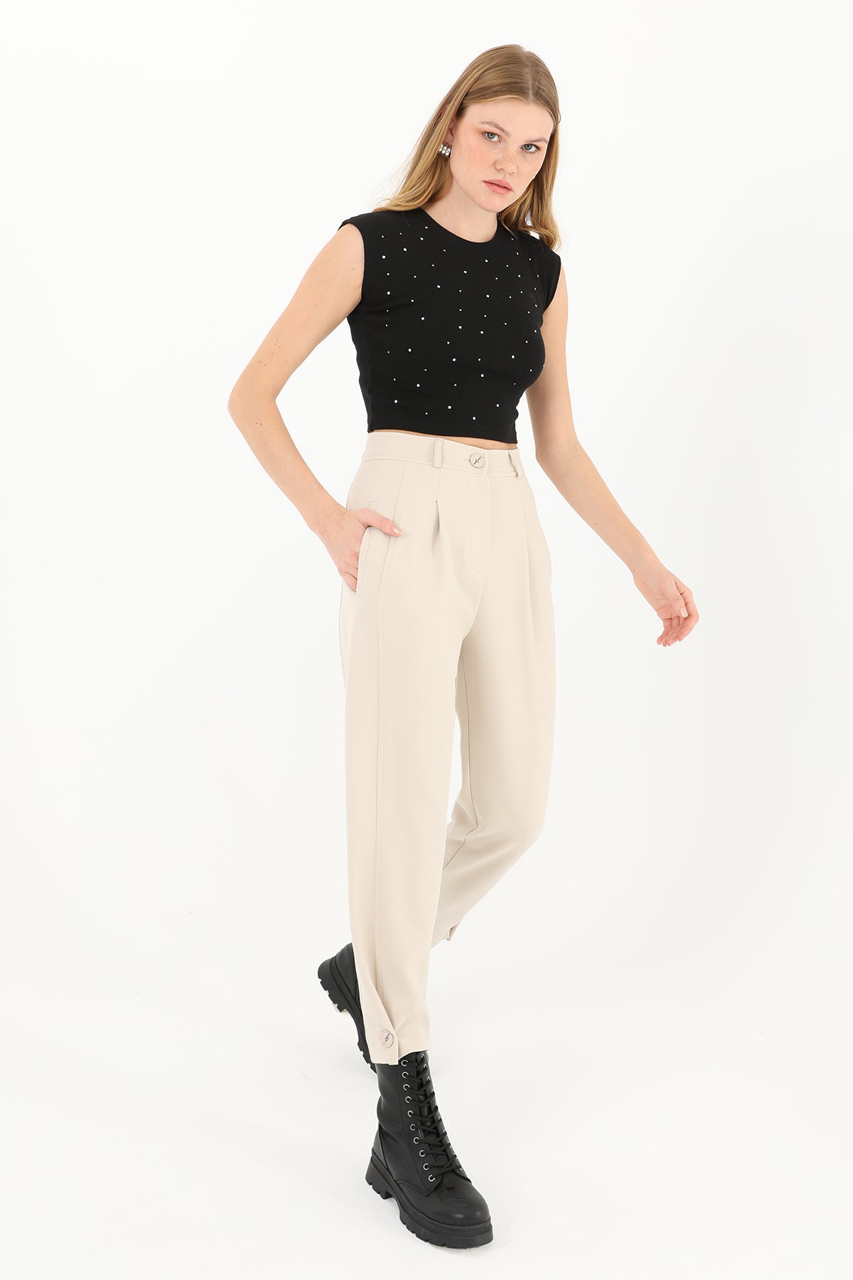 Kadın Önden Pleli Paçası Düğmeli Pantolon  - 18123PNT