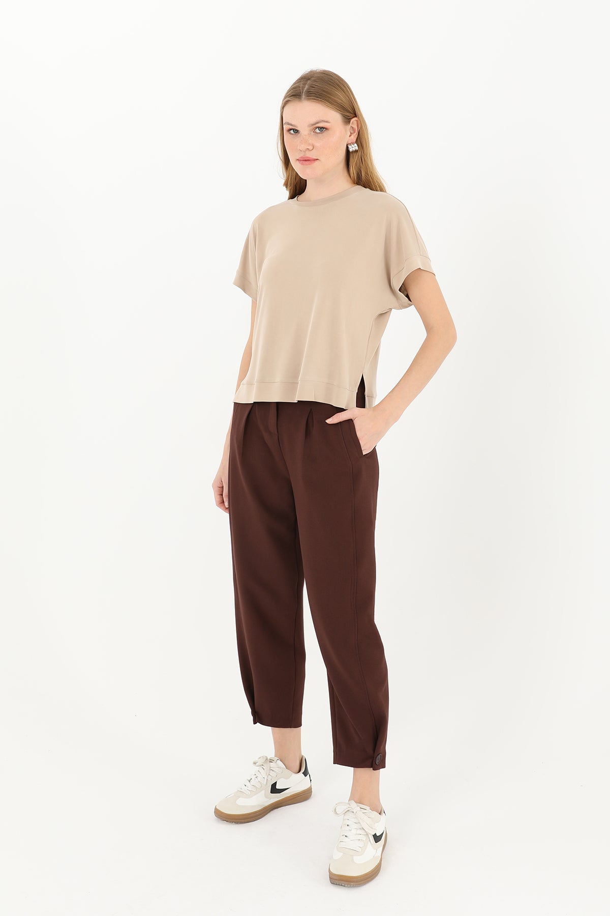 Kadın Önden Pleli Paçası Düğmeli Pantolon  - 18123PNT