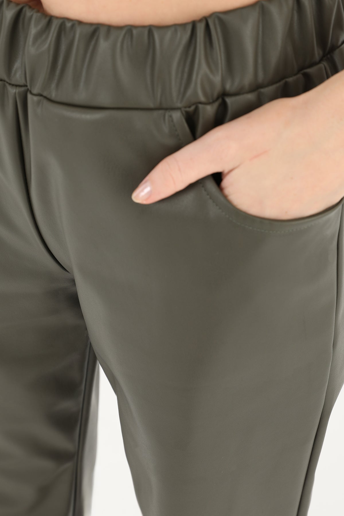 Kadın Beli Lastikli Cep Detaylı Deri Pantolon  - 18205PNT