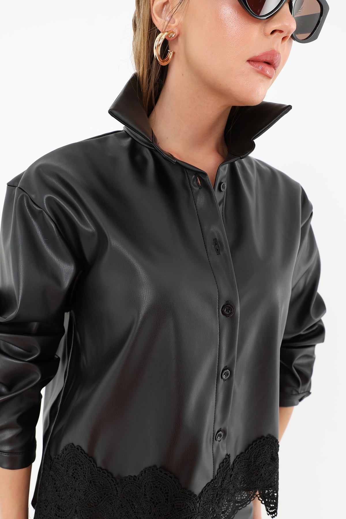 Kadın Etek Ucu Dantelli Deri Gömlek  - 31970GML