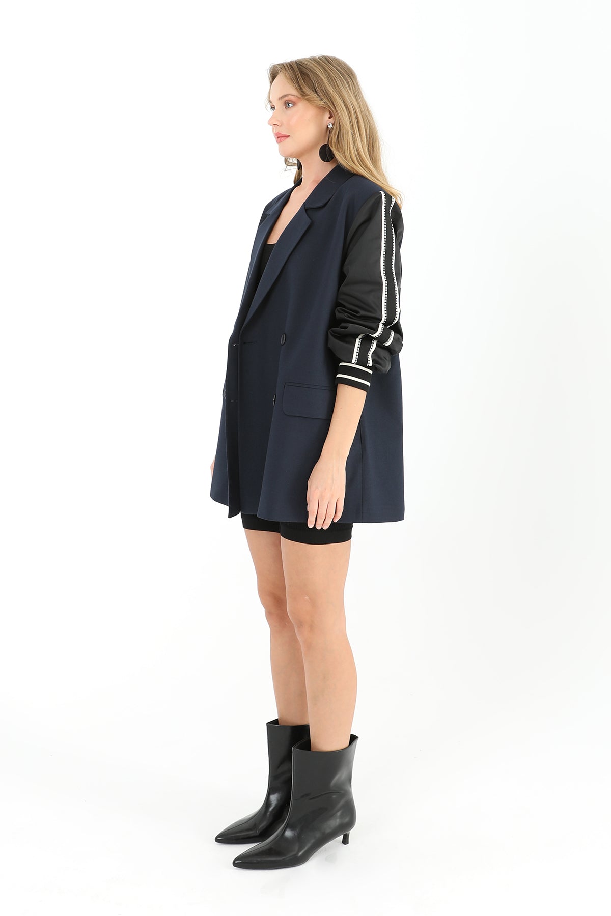 Kadın Kol Detaylı Kısa Ceket  - 31979CKT