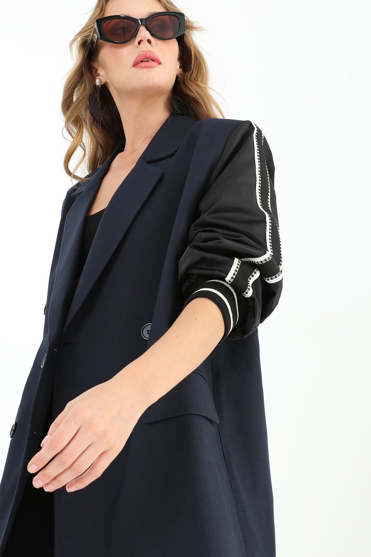 Kadın Kol Detaylı Kısa Ceket  - 31979CKT