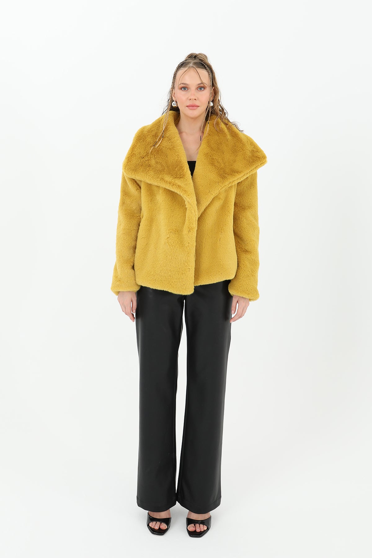 Kadın Yumuşak Tüylü Kısa Kaban- 32099KBN