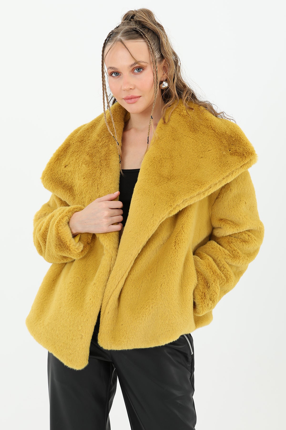 Kadın Yumuşak Tüylü Kısa Kaban- 32099KBN