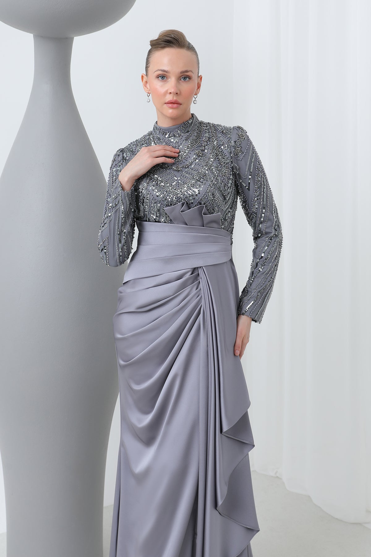 Kadın Üstü İşlemeli Bel Kısmı Drape Detaylı Saten Abiye - 12582ELB