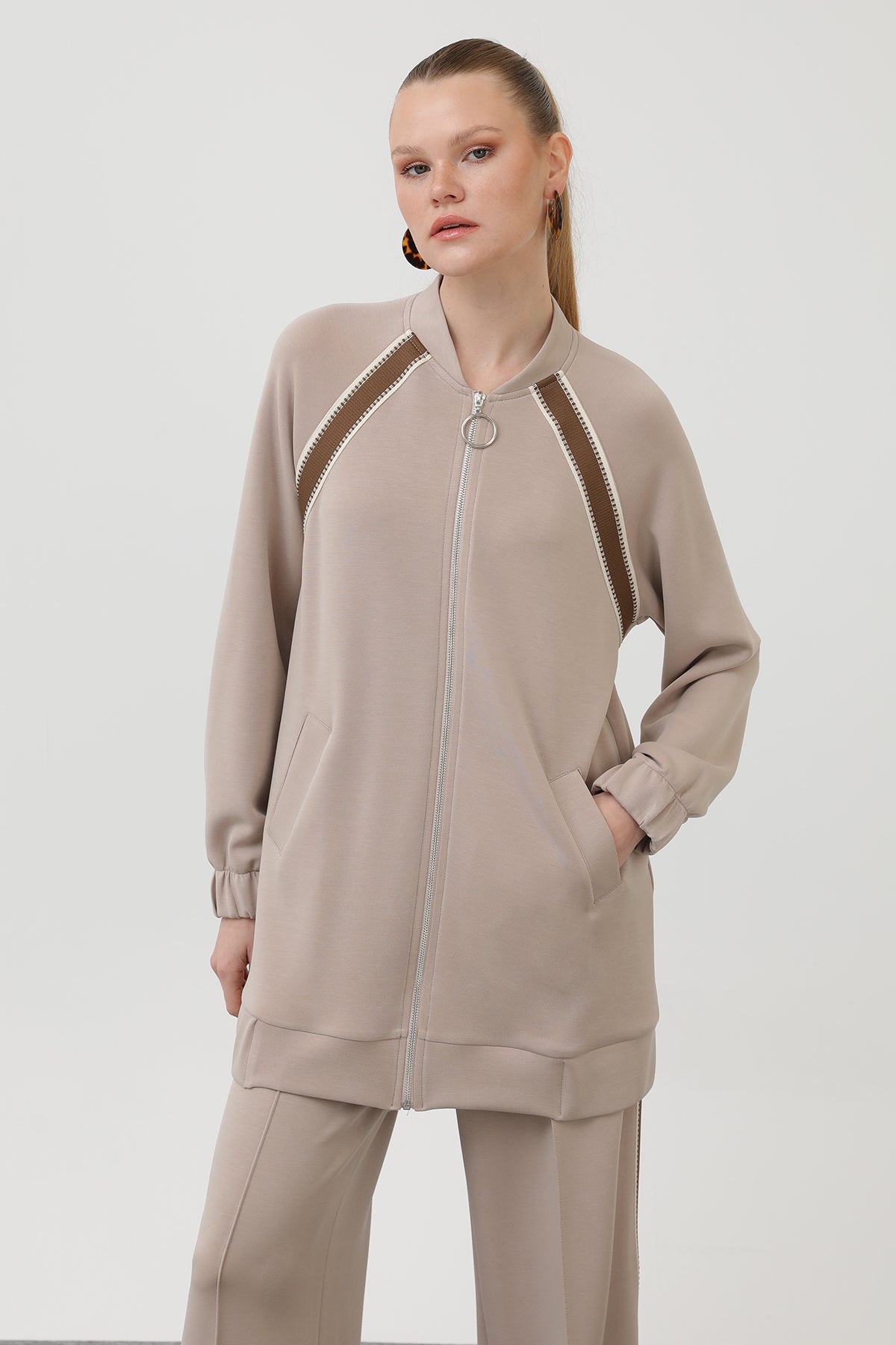 Kadın Fermuarlı Omuzu Hazır Şerit Detaylı Pantolonlu Takım - 14290TKS