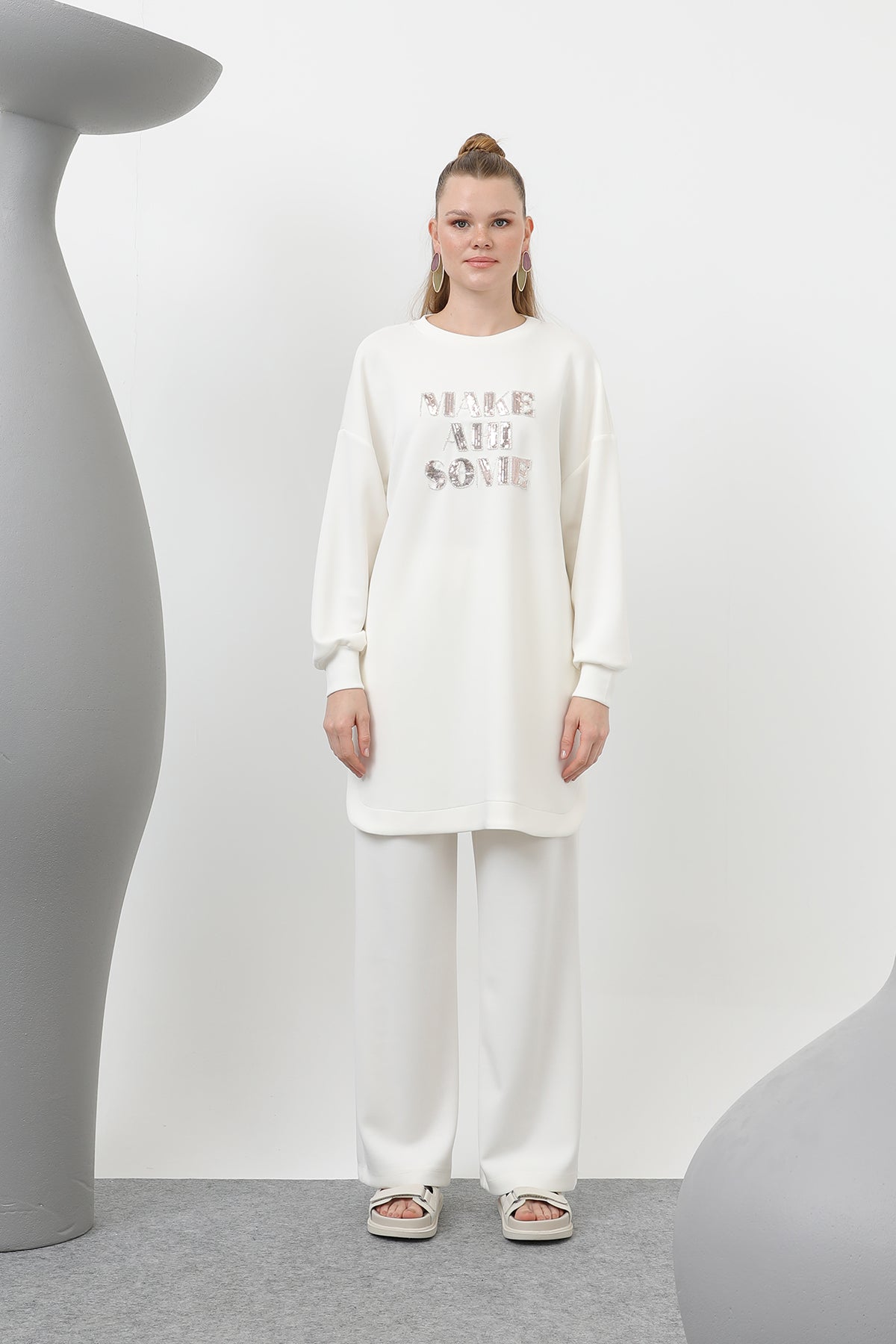 Kadın Önü Taş Ve Pul İşleme Yazılı Ve Pantolonlu Takım - 14300TKS