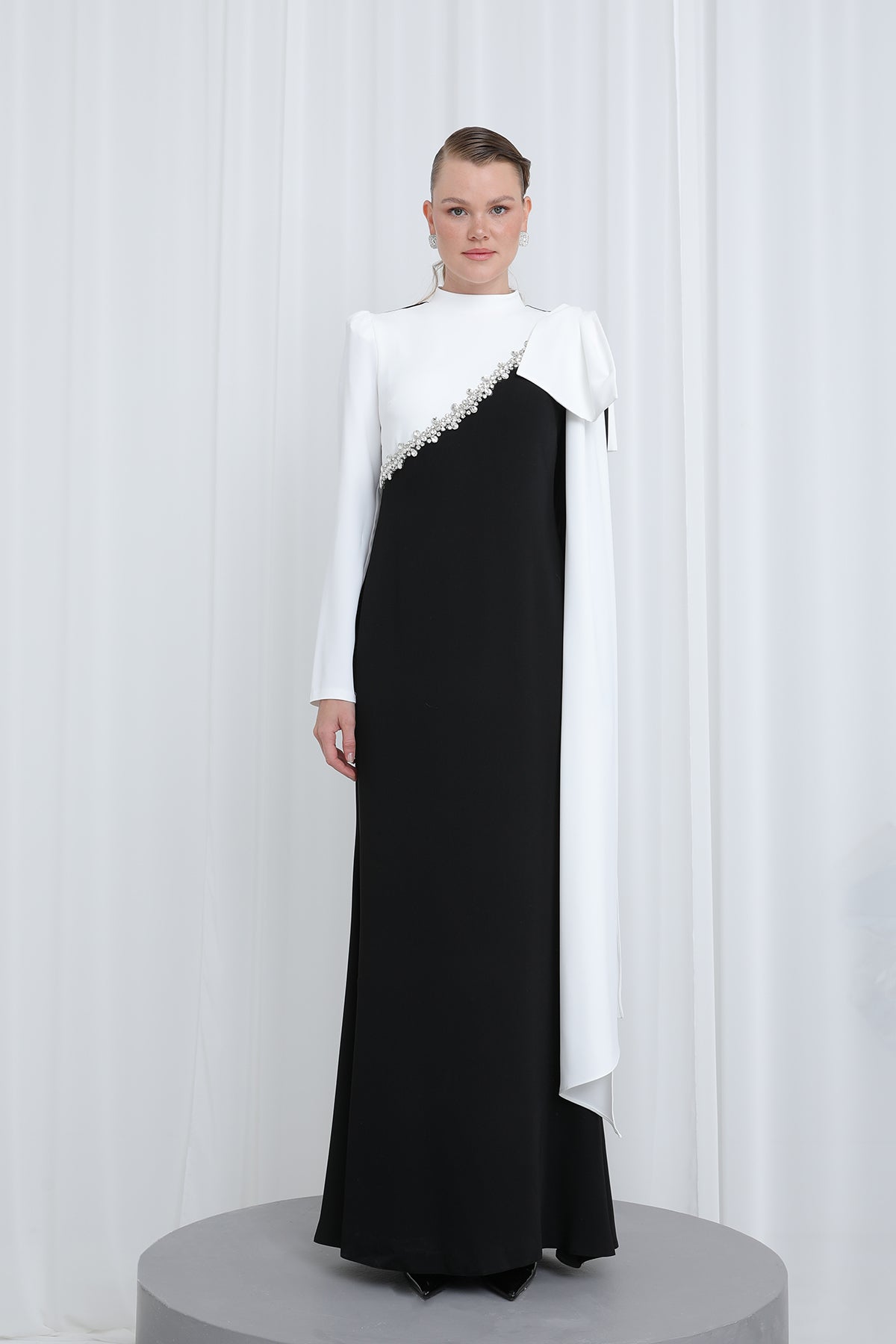 Kadın Tek Omuz Aksesuarlı Taş Detaylı Tesettür Abiye Elbise-17026ELB