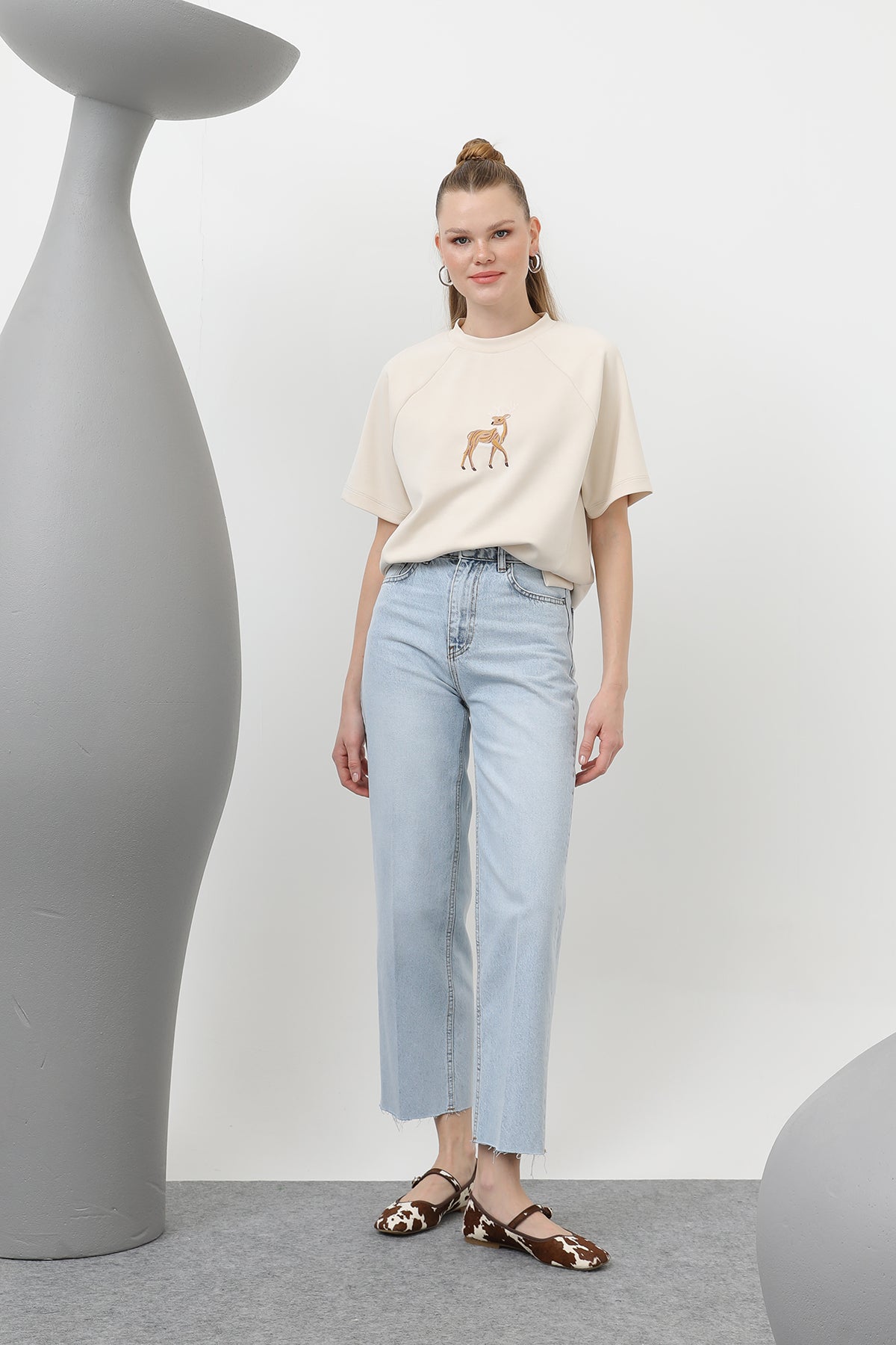 Kadın Ön Geyik Nakışlı Tshirt - 32119TSH